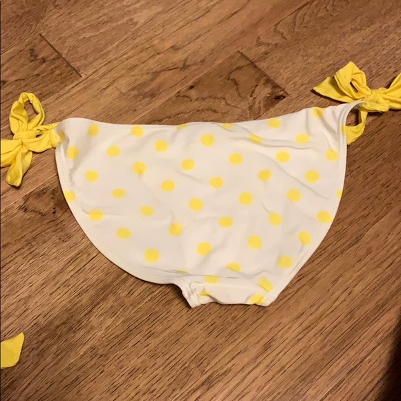 Bikini - Picture 3 of 4